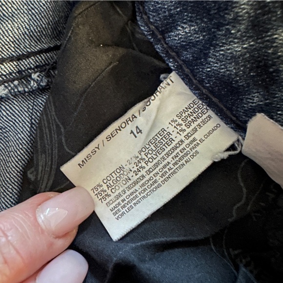 Gloria Vanderbilt Denim Jean Mini Skirt Distressed Hem Studded Pockets Size 14 - Picture 5 of 9